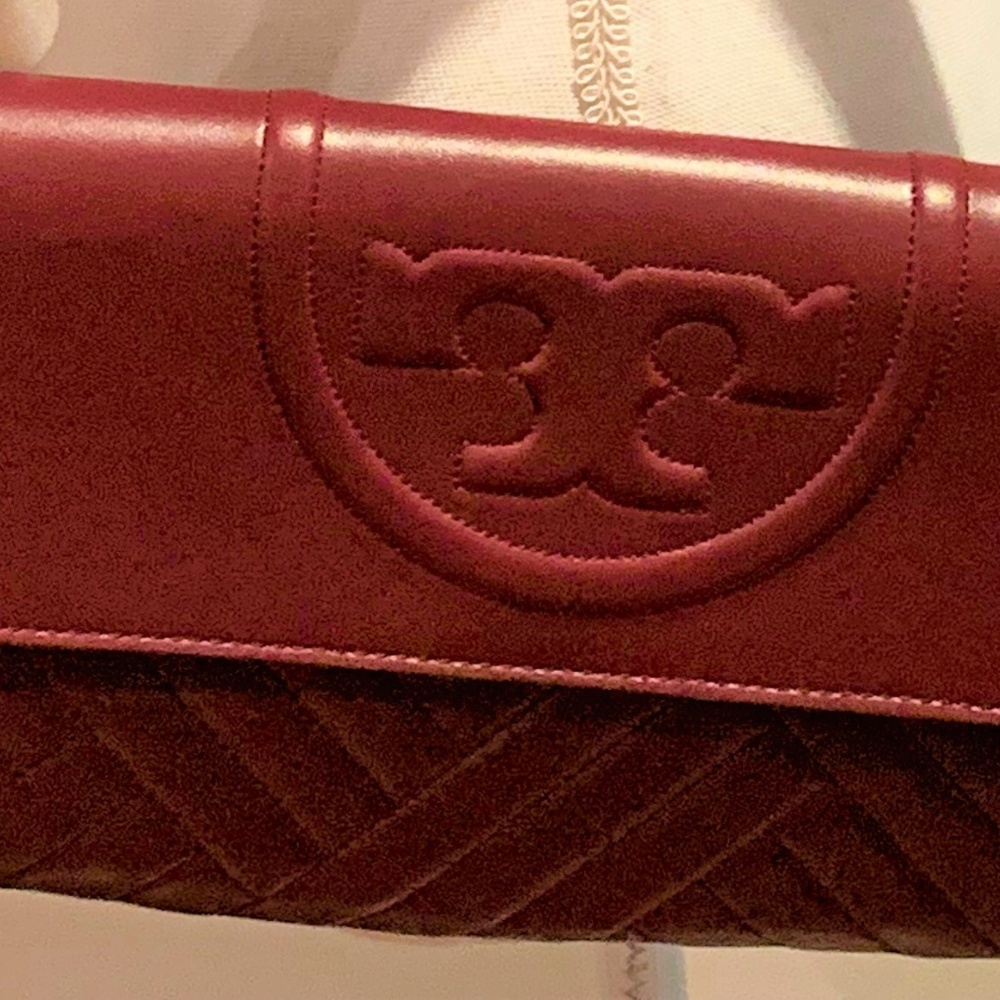 NWT Tory Burch Oxblood purse with Gold chain